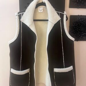 Cozy Black & Cream Sherpa-Trim Vest